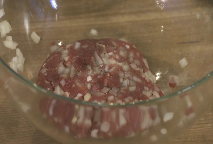 Чизбургер с беконом и дижонским соусом 