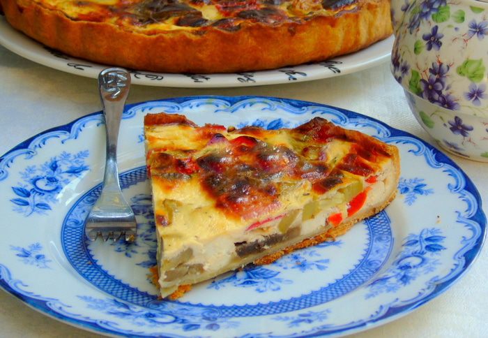 Сметанный тарт с овощами и фетой