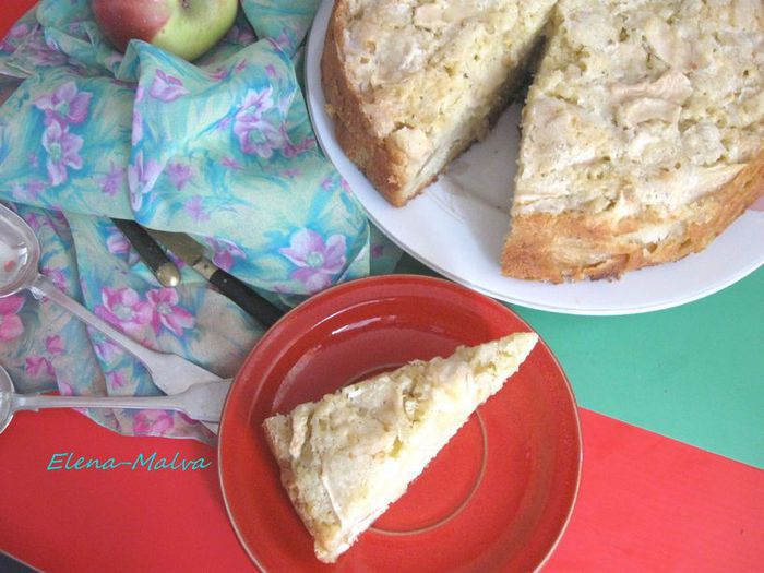 Шарлотка с яблоками