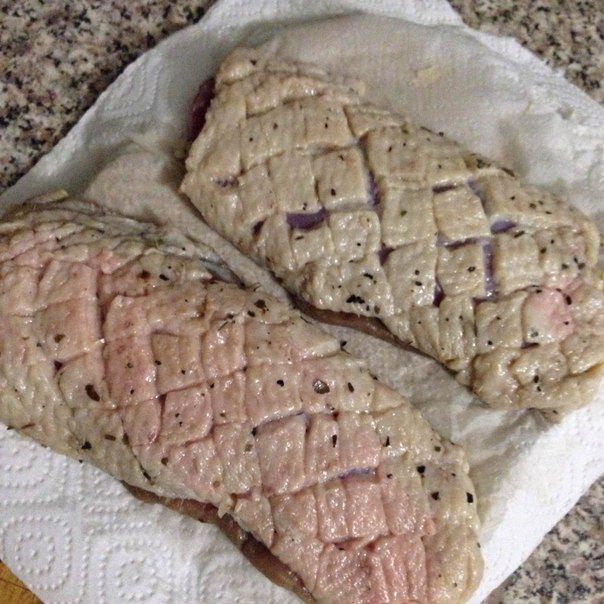 Утиная грудка с коньяком и ягодным соусом