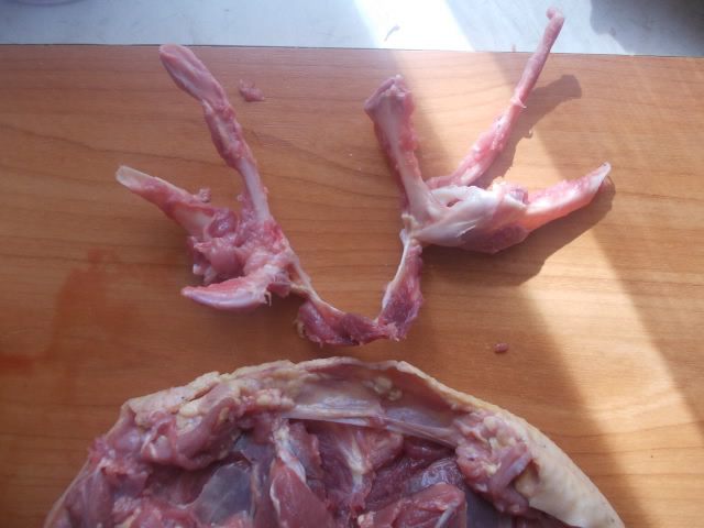 Рулет из утки с финиками и орехами