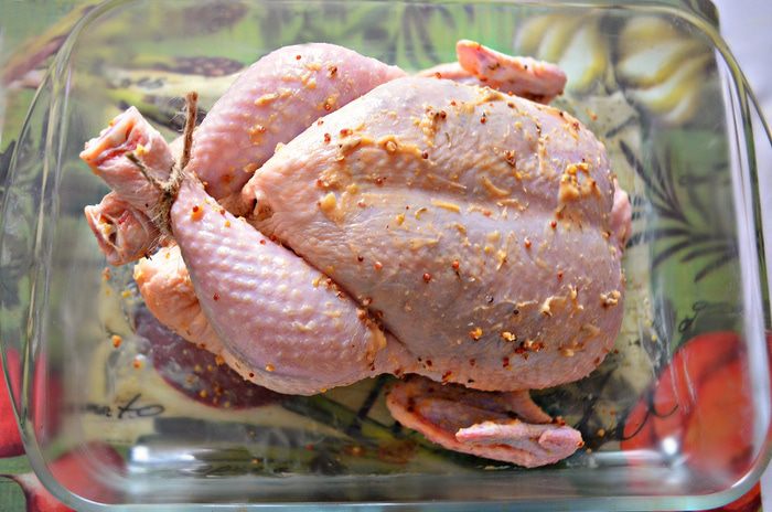 Курица, запечённая с виноградом и миндалём
