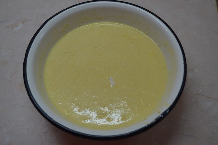 Яблочные маффины с халвой и корицей