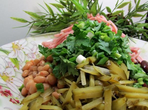 Салат из фасоли с ветчиной