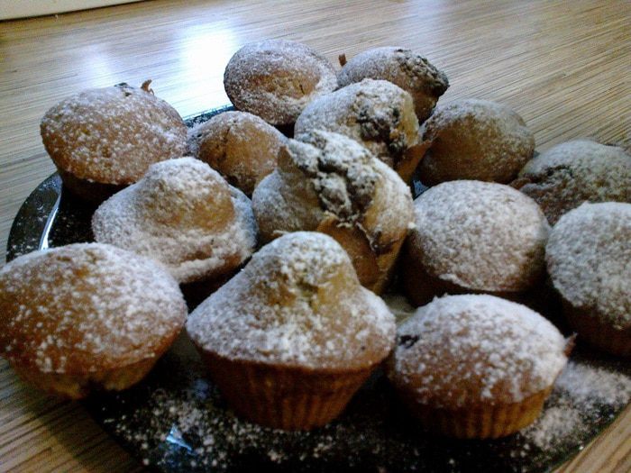 Кексы с шоколадом и вишней