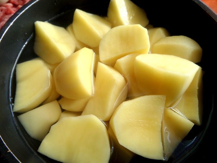 Картофельная запеканка с сельдереем и фаршем