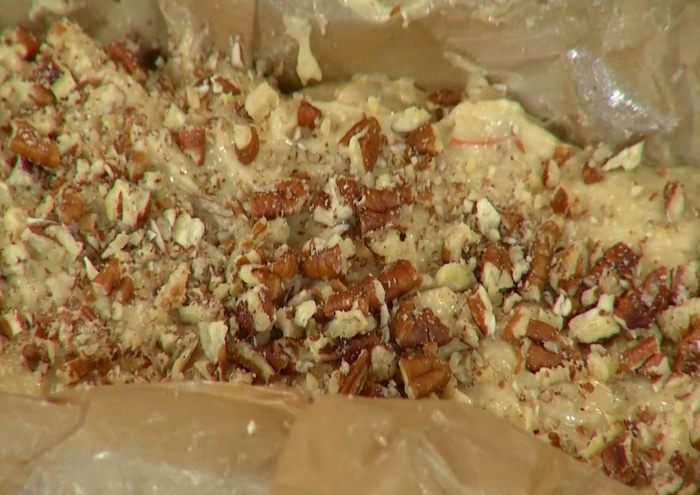 Банановый хлеб с грушами и орехами 