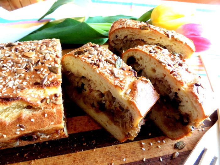 Пирог с капустой и черносливом