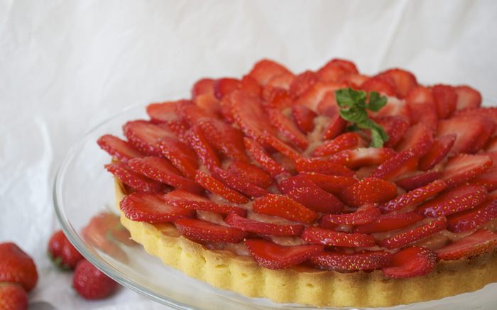 Тарт с клубничным курдом 