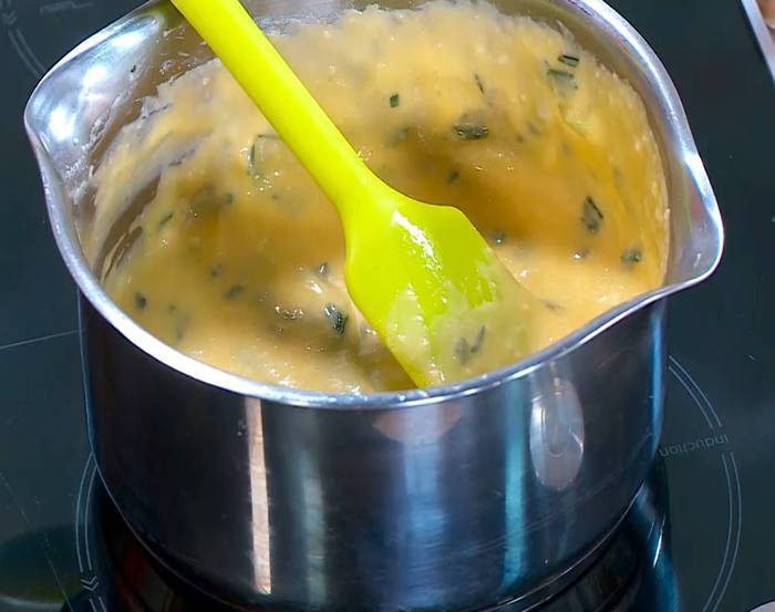 Сырное суфле с зеленым луком и кукурузной мукой 