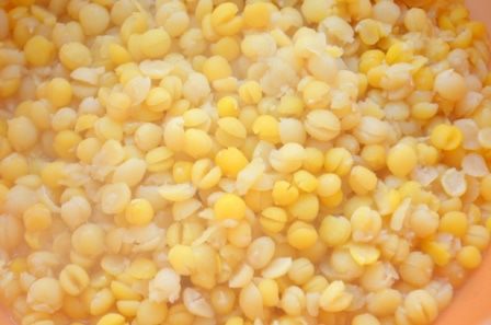 Лепешки с горохово-чесночной начинкой