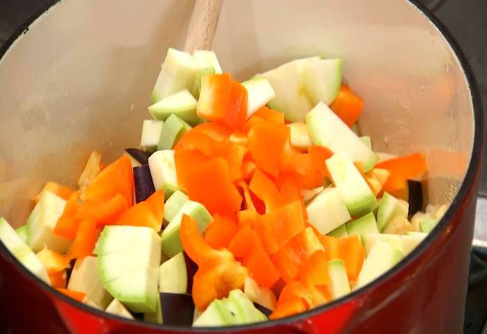 Капоната с кабачком и картофелем