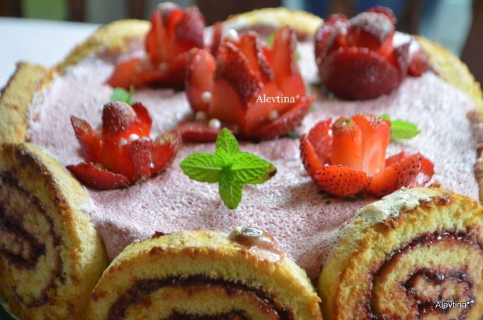 Розочки из клубники для украшения
