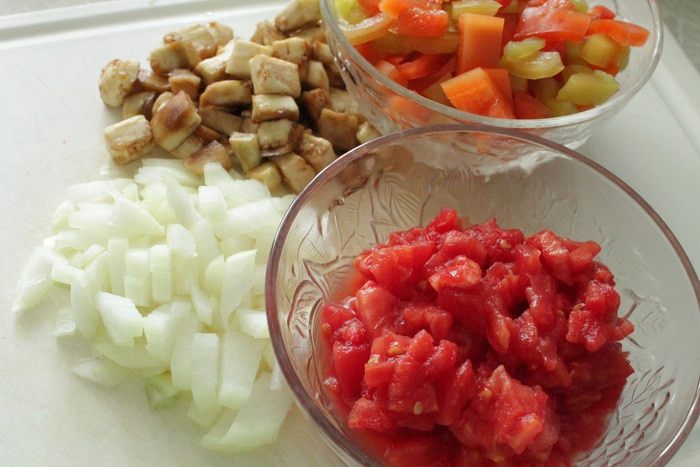 Лодочки из куриного филе с овощами