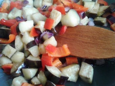 Суп куриный с баклажанами и яйцом
