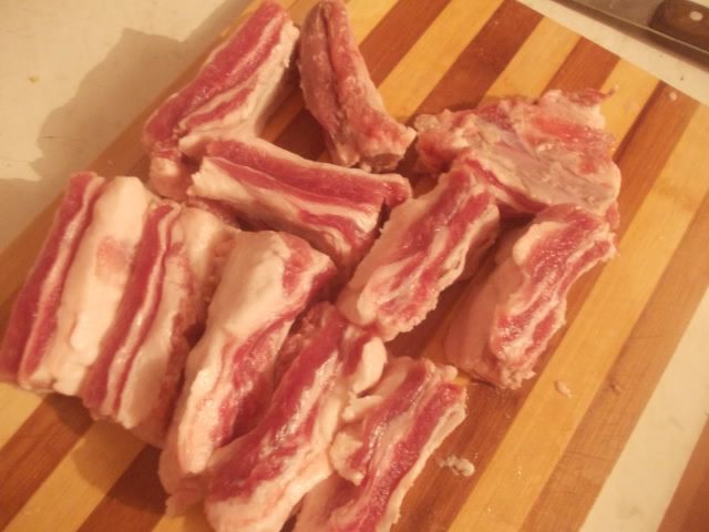 Ребрышки с черносливом и коньяком