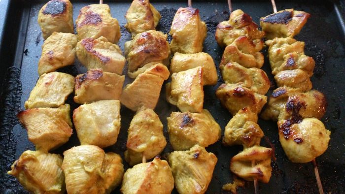 Шашлычки из куриной грудки в индийском стиле
