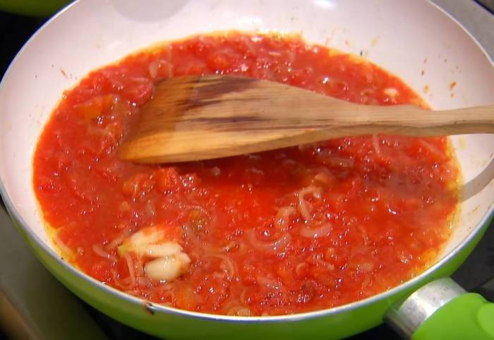 Пенне с баклажанами, помидорами и сулугуни