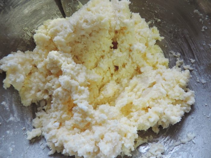 Шоколадный пирог с творожными шариками