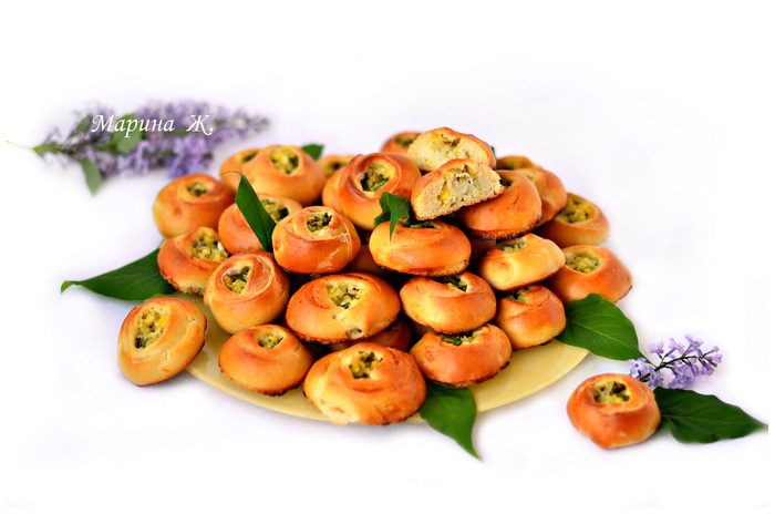Пирожки с щавелем, яйцом и рисом