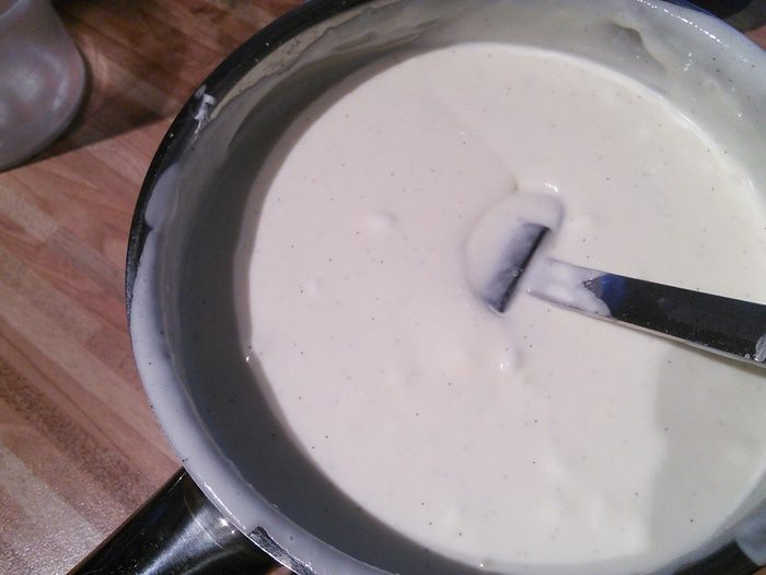 Шоколадные тарталетки с панна коттой и клубникой 