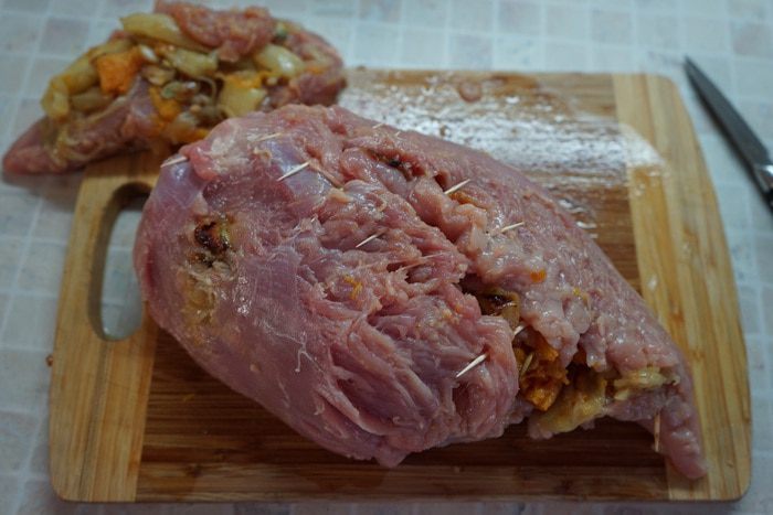 Филе индейки, запеченное в рукаве с тыквой и яблоками