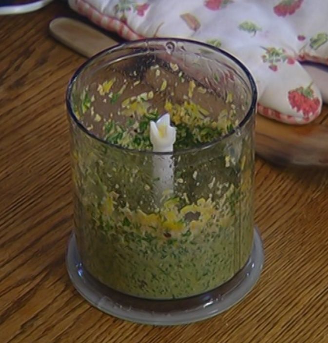 Салат с тыквой и свеклой на листьях цикория