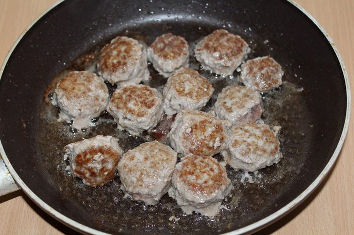 Жаркое с фрикадельками и перьями