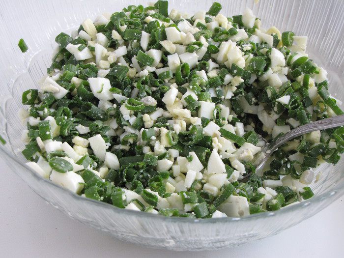 Нежный пирог с яйцами и зеленым луком