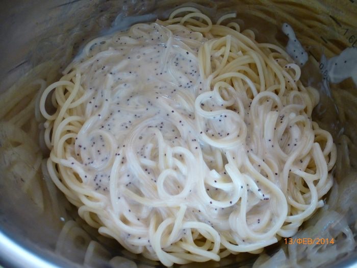 Спагетти с малиной в сливочно-медовом соусе