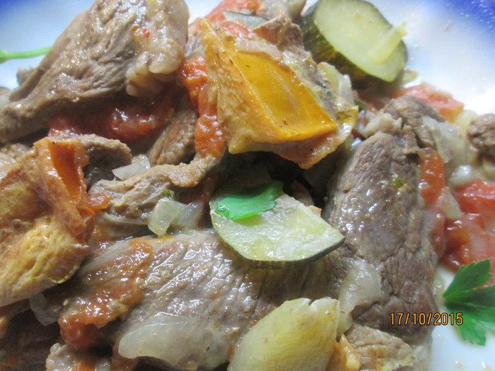 Баранина с хурмой и цукини