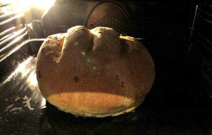 Хлеб гороховый с грудинкой и луком