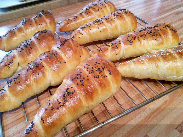 Хлебные кулечки с салатом 