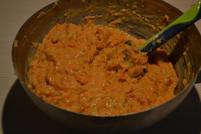 Морковно-яблочный кекс