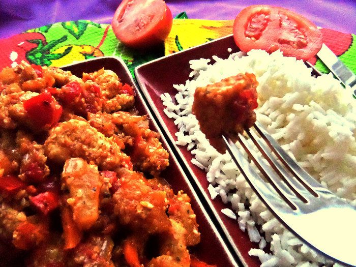 Курица с овощами и ананасом к рису