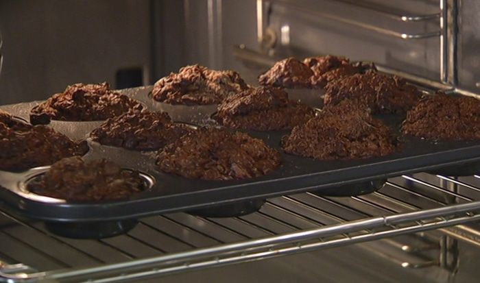 Шоколадные маффины с черешней 