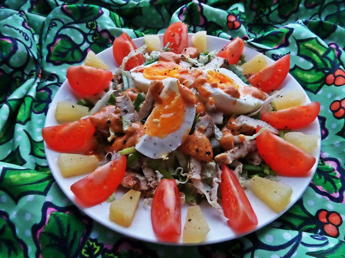 Салат с курицей и пекинской капустой