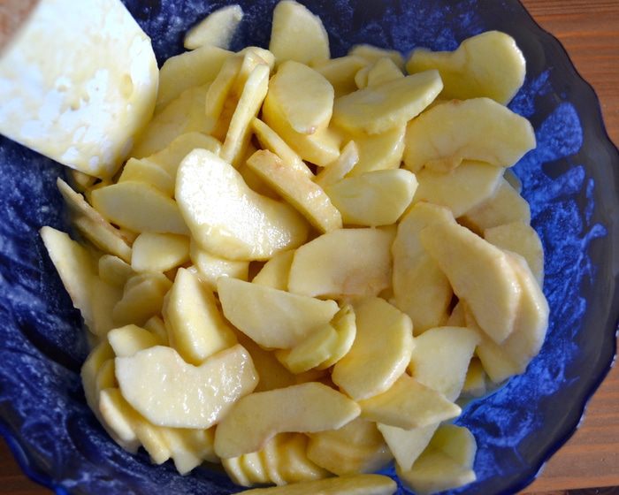 Французский яблочный пирог (Gâteau invisible aux pommes)