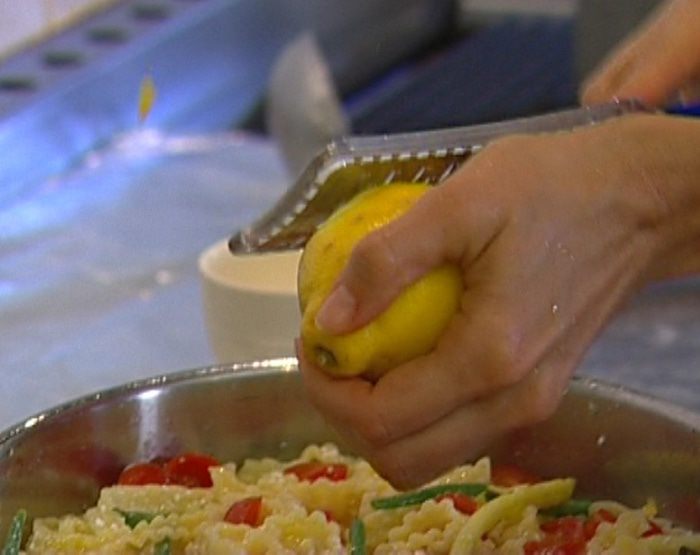 Макароны со стручковой фасолью и помидорами