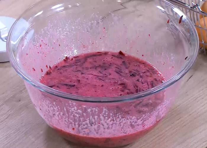 Свекольный пирог с орехами 