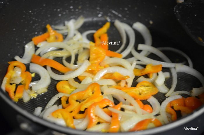 Запеченные свиные котлеты с картофельным гарниром