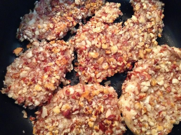 Куриная грудка с арахисом и бананами