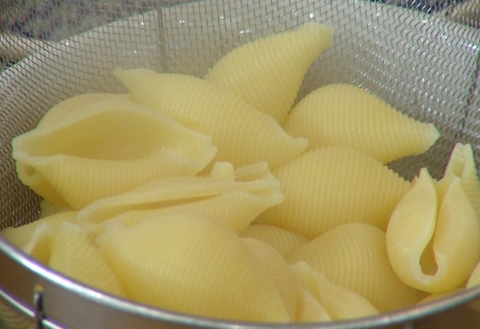 Конкильони с творогом и радиккио