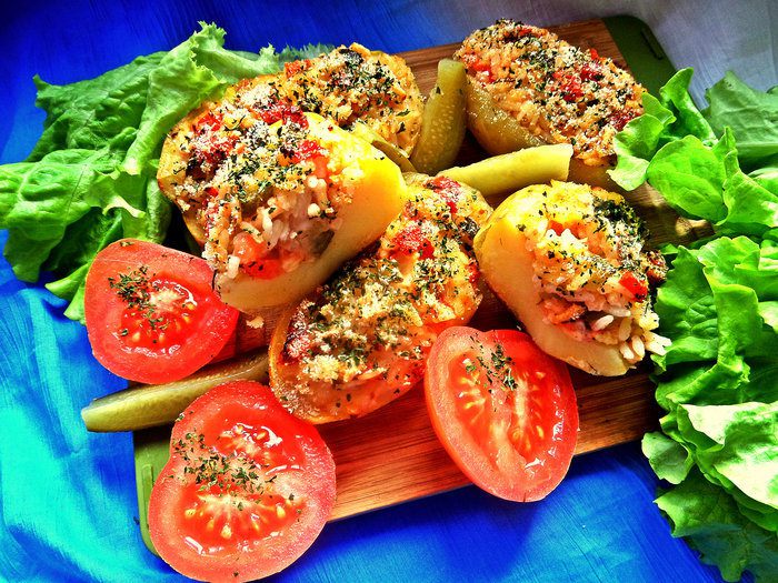 Закуска в картофельных лодочках