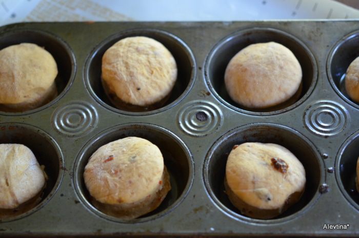 Булочки с вялеными томатами