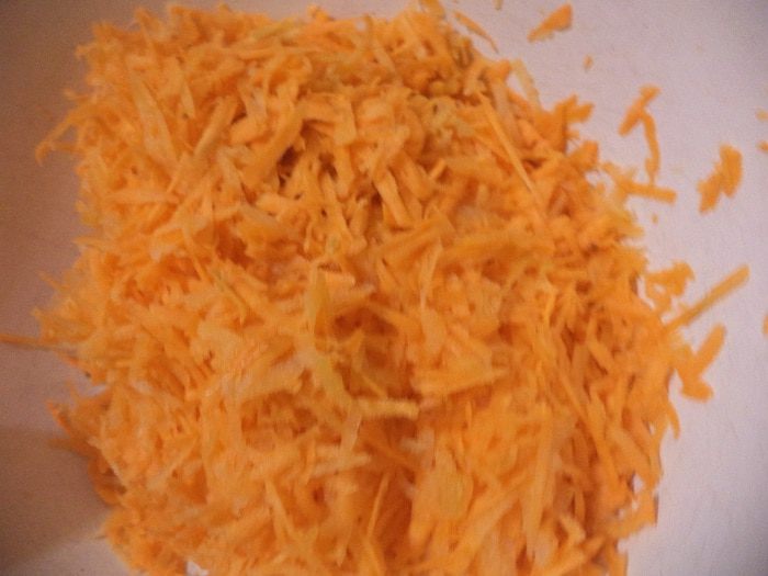 Перец, фаршированный рисом, кукурузой и зелёным горошком