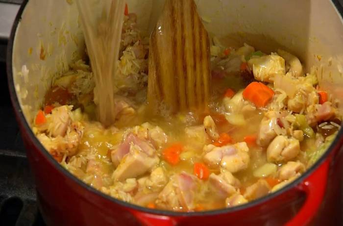Пилаф с курицей, изюмом и кедровыми орешками