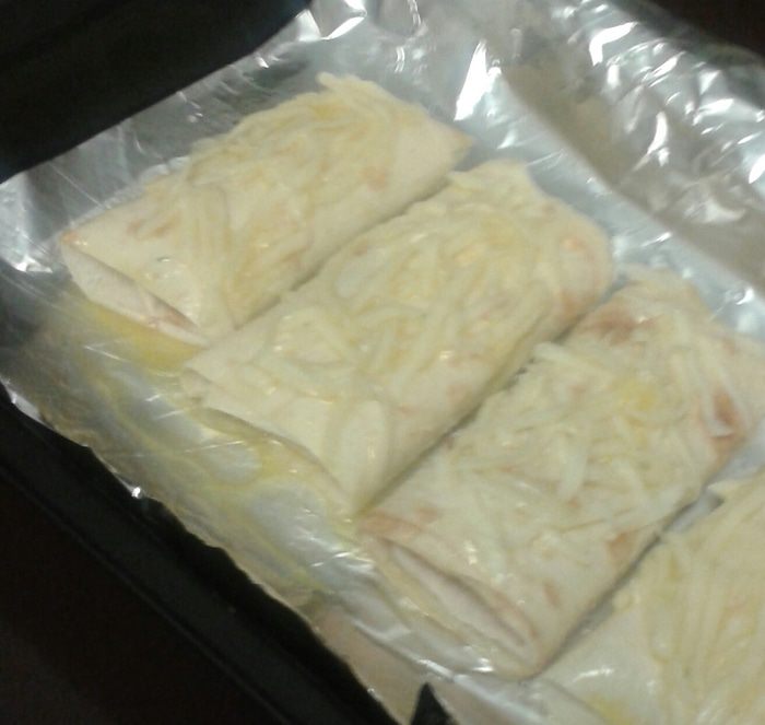 Лаваш под грилем с сырной корочкой