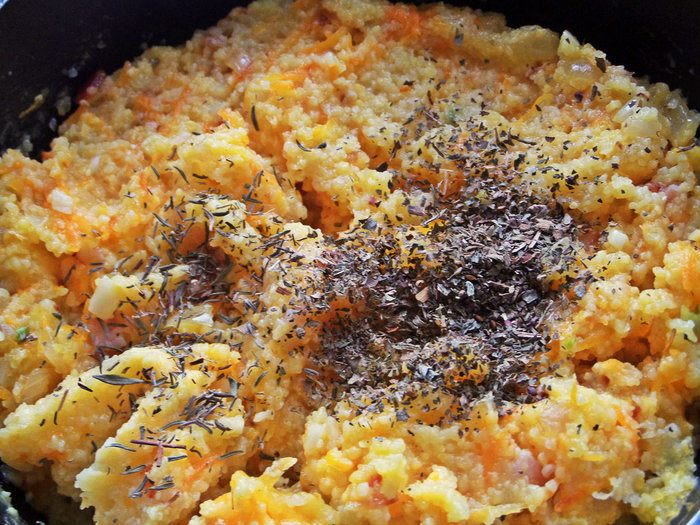 Полента с беконом и овощами