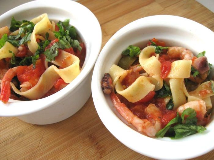 Паста Феттучине, запеченная с морепродуктами